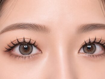 アイリー 本厚木店(Irie)の写真/メイク時短♪透明感溢れる目元に*選べるデザイン似合わせまつげパーマ＜立上げ/束感/韓国風/横長流し目風＞