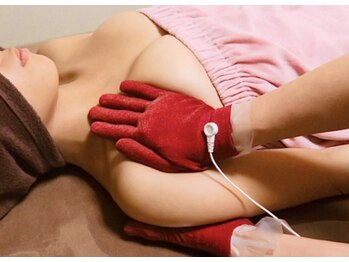 トータルボディセラピーハート(Heart)の写真/【背中肉・脇肉は実はおっぱい!!】スゴ腕オーナーの姿勢矯正で流れた贅肉をバストへ戻す！猫背・巻き肩も◎