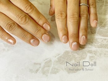 ネイルドール(Nail Doll)/パールと銀箔のマグネットジェル