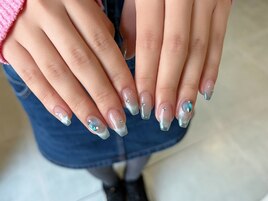 ライトブルーのうるうるネイル☆