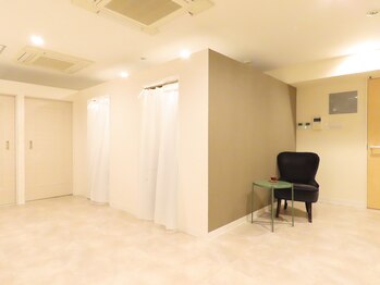 デトックスサロン モーミン/店内は広々3部屋ございます。