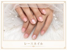 上品に華やぐ、レースネイル