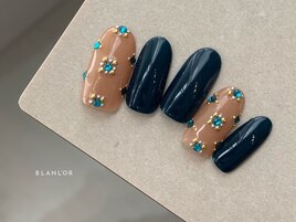 ネイビー×ビジューネイル