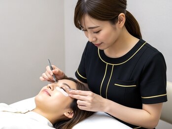 アイラッシュサロン ドア(DOOR)の写真/【11:00～23:00まで営業！最終受付22時】お仕事帰りに通える♪丁寧な施術で目元ぱっちり/新宿駅