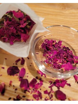 サロン ソワイユ(salon soyeux)/よもぎ+選べるハーブでポカポカ