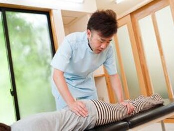 ティーエムエスカイロプラクティック(TMS)の写真/21時以降の施術も歓迎◎毎日お仕事を頑張るあなたにご褒美を!疲れやお悩みは放置せずお早めに改善★