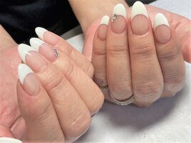大人のホワイトフレンチネイル
