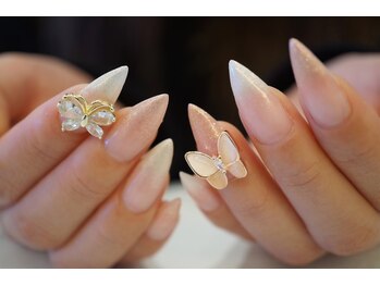 Butterfly nail