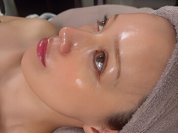 ポノピピ(ponopipi)の写真/【人気No.1】リニューアルキュンキュンセラム小顔フェイシャル顔筋マッサージ付¥9,800◆たるみ・シワ改善！