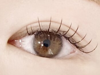 リラ 今店(Lyra)の写真/視線を惹きつける、今っぽ束感。
LED×フラットラッシュで軽さ・モチ・濃さを叶える新定番eye。