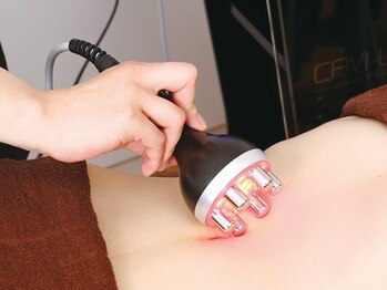 ティヨール 阪神梅田本店(TILLEUL)の写真/【分解×燃焼×引締め】3つのアプローチで理想のラインへ！仕上げのリンパケアで老廃物の排出を促進◎