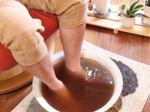 モリノネ(MORINO-NE)の雰囲気（マコモの足湯でリラックス。浄化を高めると共に芯から温まります）