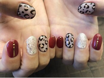 プラハネイル(+HER 美甲)/囲みヒョウ柄