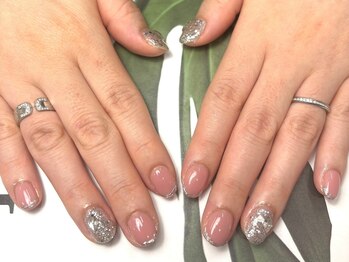 ビジューネイル/上品ネイル