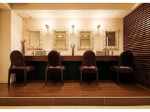 メディカルサロン エム エム エム 心斎橋本店(M.M.M)/ゆったりとしたドレッサールーム