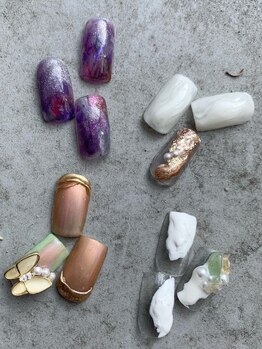 アジュールネイル 高槻店(AzurNail)の写真/【約700色から選べるカラグラorワンカラー★ソフトオフ込¥3800】大切なイベント前に自慢したくなる指先へ♪