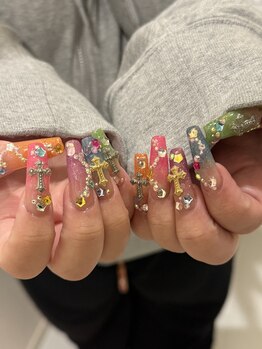 ネイル スタジオ ビビディバビディブー(nail studio BBB)の写真/豊富なパーツ＆カラーで理想を形に☆持ち込みもOK！つけ放題で指先を華やかに☆