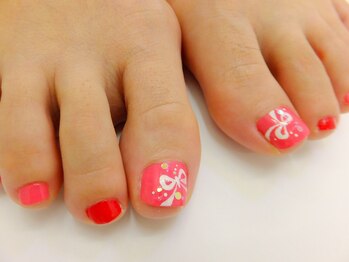 カラフルネイルズ/マニキュアなのに10分で靴下OK！