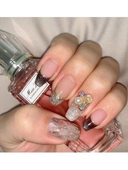 ノエル(Noel)/フラッシュを当てるとギラギラに