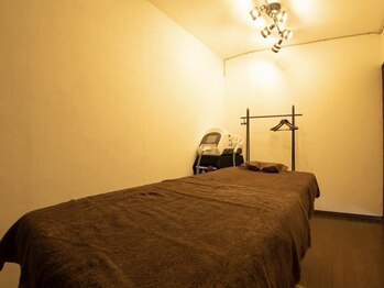 クラシックス(CLASSICS)/完全個室、落ち着いた空間で施術