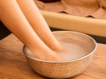シュエット 池袋店/足湯で準備 リフレクソロジー
