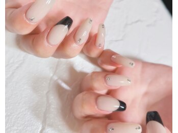 ラウ(Lau)/フレンチネイル¥６６００