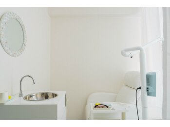 ホワイト 香里園店(WHITE)/ホワイトニングroom