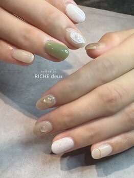 リッシュ ドゥ(RICHE deux)/ポイントカラーニュアンスネイル