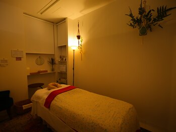 リベレ 覚王山(LIBERER)/手前のお部屋 夜