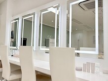 シーボン 赤羽店の雰囲気(お帰りの際は、こちらのメイク台でヘアセットやメイク直しも★)