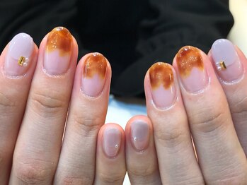べっ甲フレンチネイル。