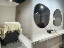 グランウィーユ エクラ 銀座(Grandoeil eclat)の雰囲気（半個室で安心空間♪ドレッサー、ヘアアイロンのご準備ございます）