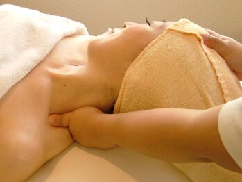 京橋カイロプラクティック整体院/強め深部に届くリンパマッサージ