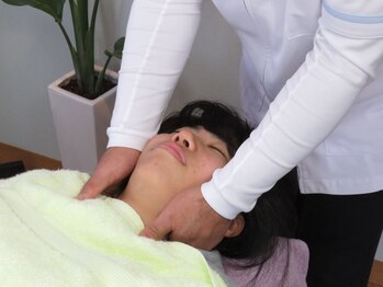 済生整体院/首の施術