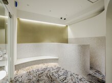 ウルスチーム アンド ビューティー(uruSteam & beauty)/曲線に包まれるオリジナルソファ