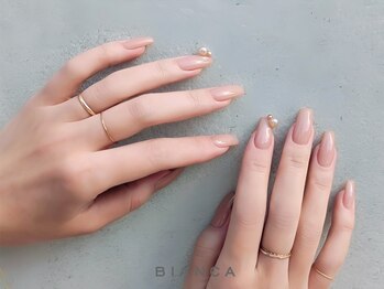 ビアンカ 東京ドームラクーア店(Bianca)/ヌーディーカラーで大人ネイル