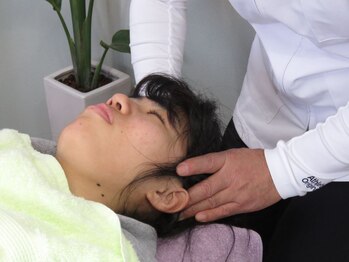 済生整体院/頭部の施術