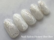 ハニービービー(Honey Bee Bee)/ホワイトニュアンスネイル