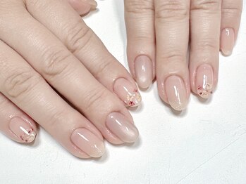アンベリール(embellir)の写真/指先にさりげない可愛さをプラス◎シンプルなのに大人可愛いネイルで、おしゃれをワンランクアップ♪