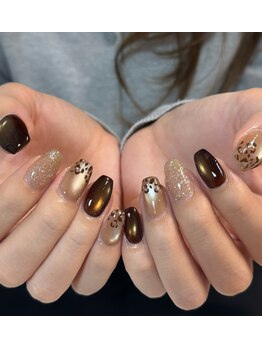 グレイス ネイル(Grace nail)の写真/秋の時期に映えるブラン系。ヒョウ柄の大人ネイルで指先を上品に彩る♪