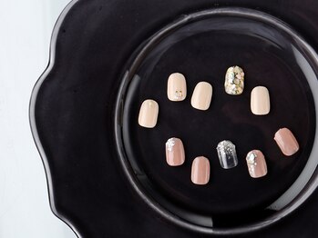 ブリリオ ネイル(brillio nail)の写真/【デザイン性◎のショートネイルならお任せ！】シンプル～トレンドまで、豊富なサンプルで爪先から輝きを！