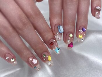 宝石ビジューネイル