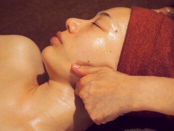 ローザロッサ(ROSA ROSSA)/大好評の小顔矯正コルギ