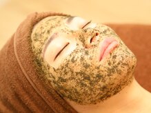 エステティックサロンR/ピーリングで根本的『肌質改善』