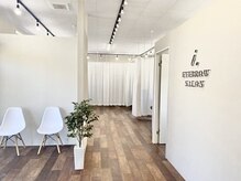 アイドット おもろまち店(i.)の雰囲気(落ち着いた雰囲気の店内♪眉毛/アイブロウ/眉/まゆげ/間引き)