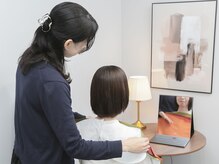 レッドコーラルの雰囲気(16タイプパーソナルカラー診断で、似合う色をご提案)