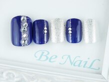 ビーネイル(Be NaiL)/ネイビーの上品フットネイル