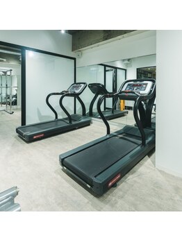 エボ パーソナルトレーニングジム 泉店(E.V.O)/ランニングマシン！