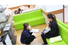 さくら整体院/ゆったり待合室でご記入下さい