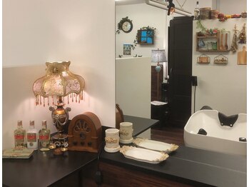 キュア アンド ケア ラボ タカハシ(TAKAHASHI )/鏡越しでも、楽しみを。